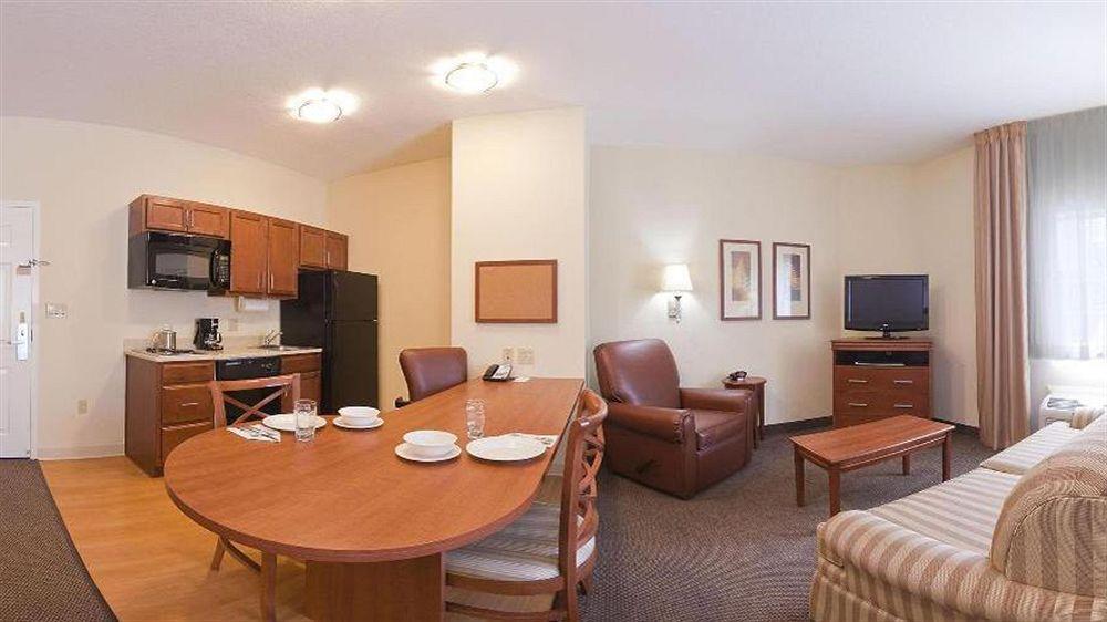 Candlewood Suites Fort Myers/Sanibel Gateway By Ihg Ngoại thất bức ảnh