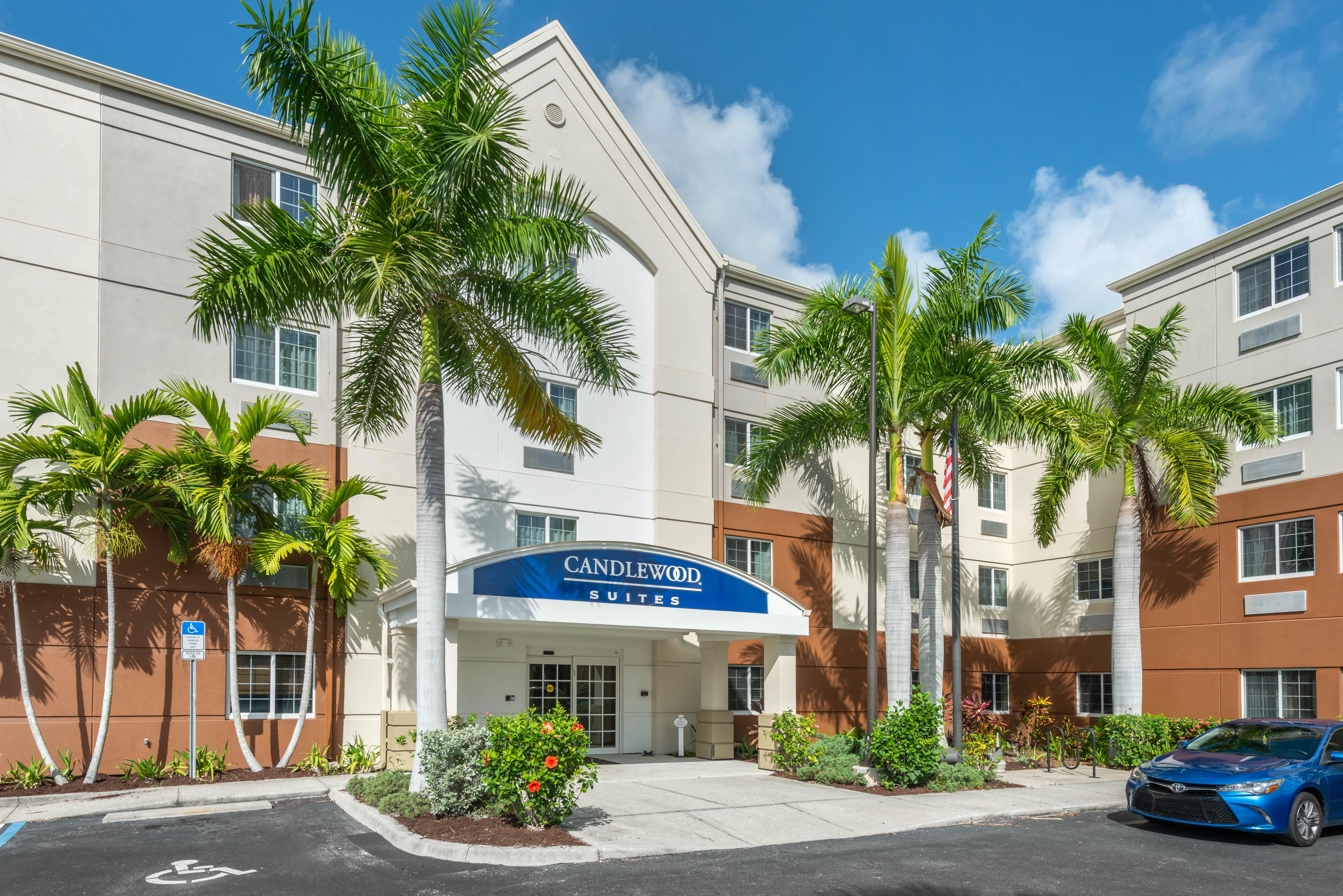 Candlewood Suites Fort Myers/Sanibel Gateway By Ihg Ngoại thất bức ảnh