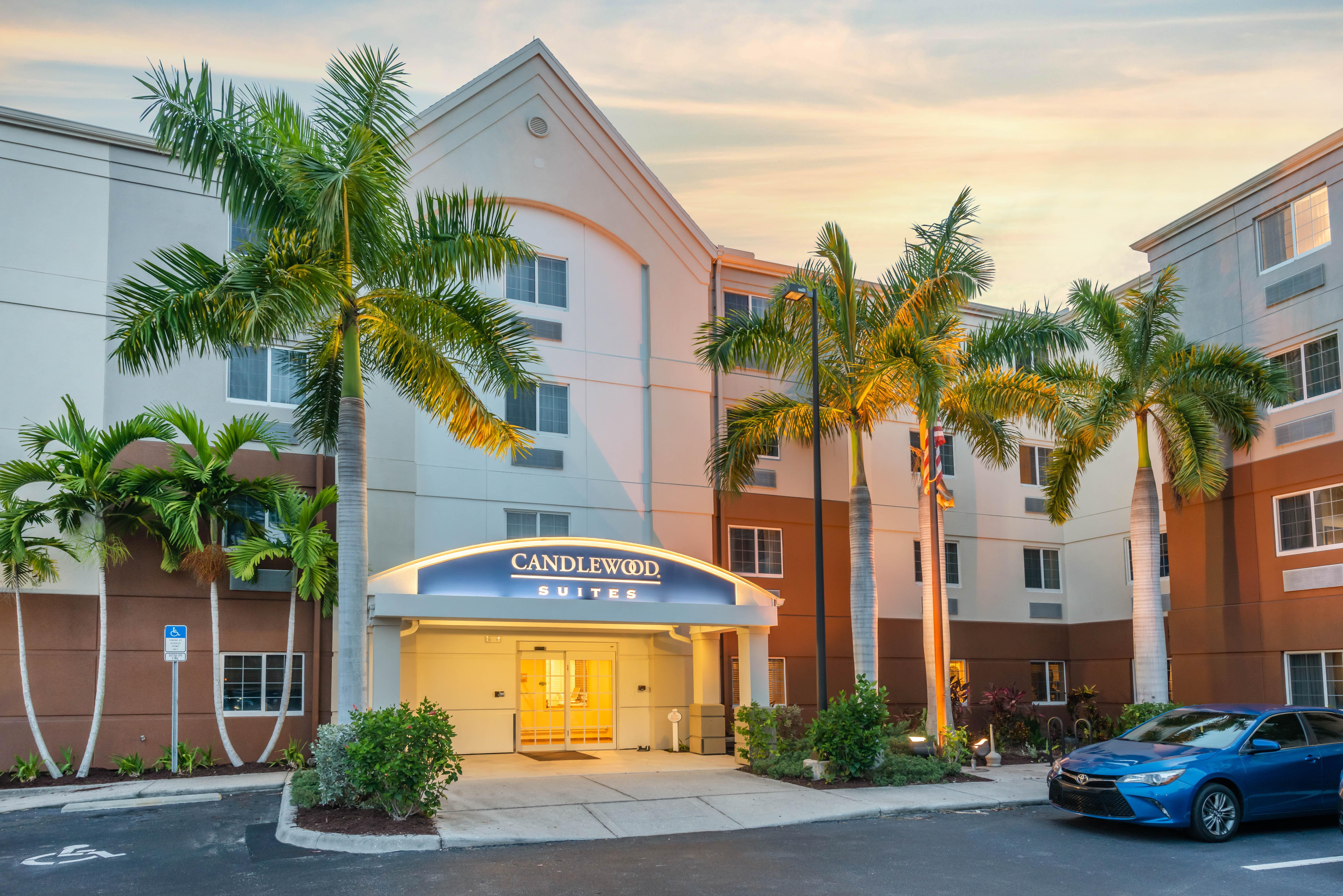 Candlewood Suites Fort Myers/Sanibel Gateway By Ihg Ngoại thất bức ảnh