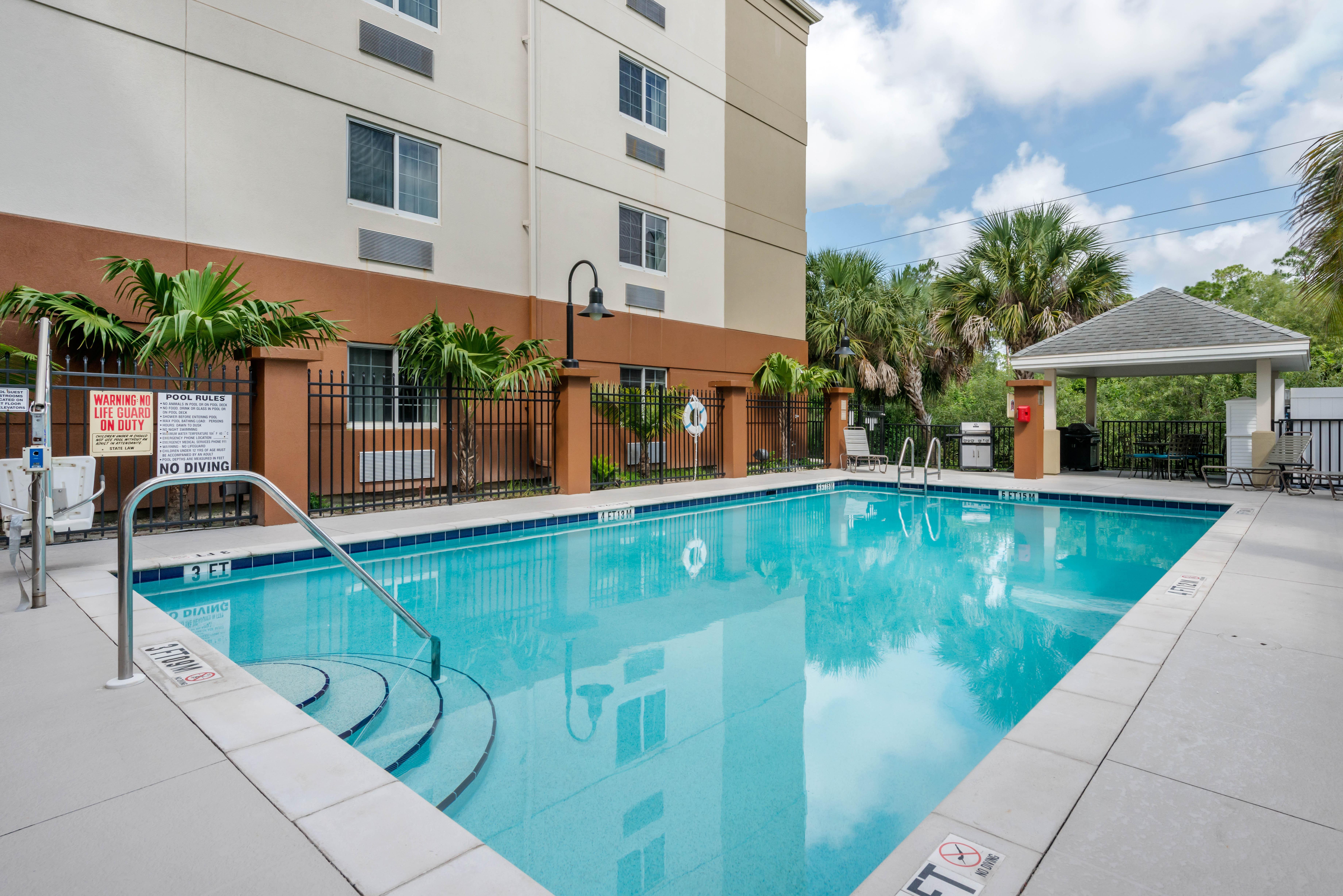 Candlewood Suites Fort Myers/Sanibel Gateway By Ihg Ngoại thất bức ảnh