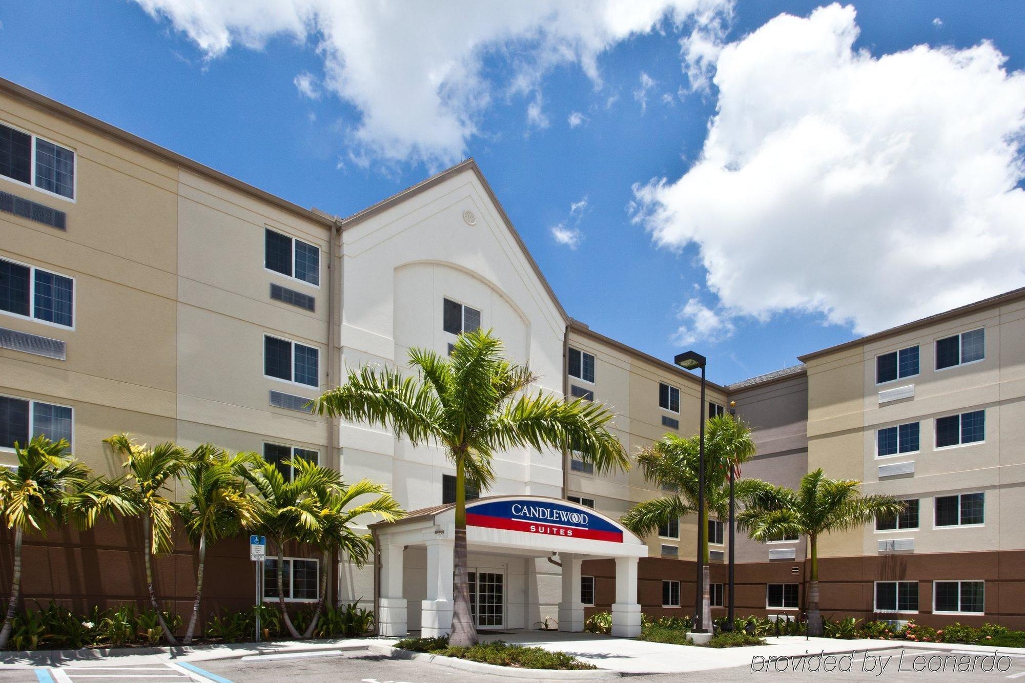 Candlewood Suites Fort Myers/Sanibel Gateway By Ihg Ngoại thất bức ảnh