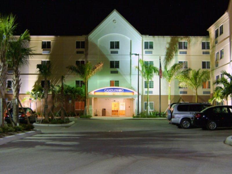 Candlewood Suites Fort Myers/Sanibel Gateway By Ihg Ngoại thất bức ảnh