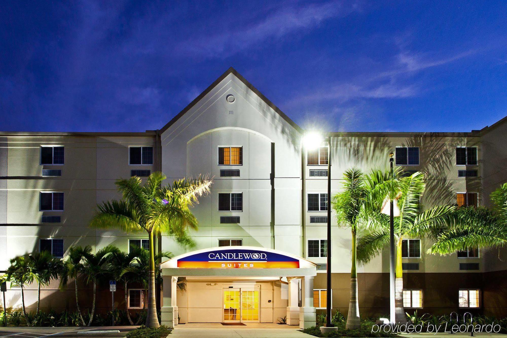Candlewood Suites Fort Myers/Sanibel Gateway By Ihg Ngoại thất bức ảnh