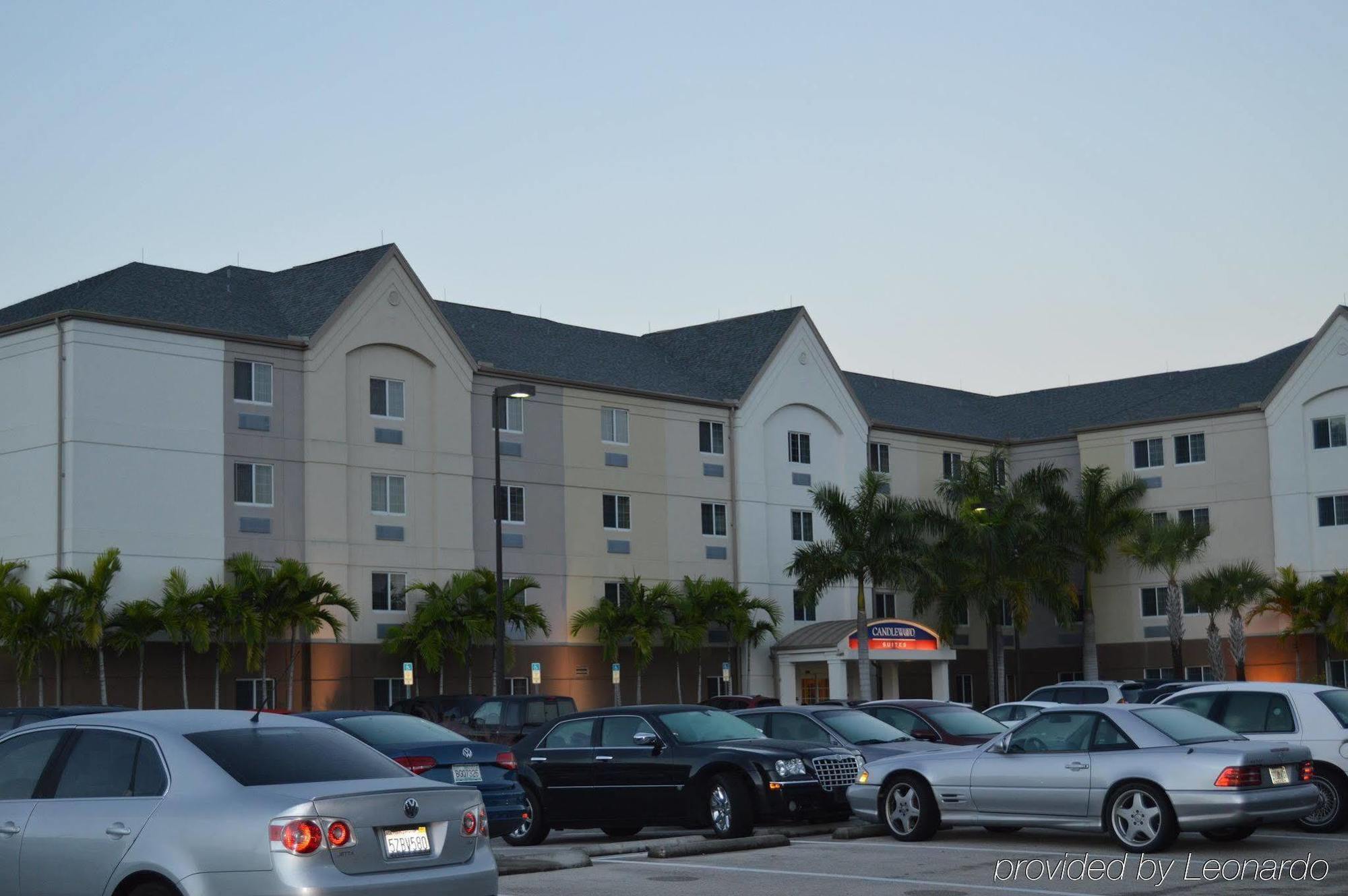 Candlewood Suites Fort Myers/Sanibel Gateway By Ihg Ngoại thất bức ảnh