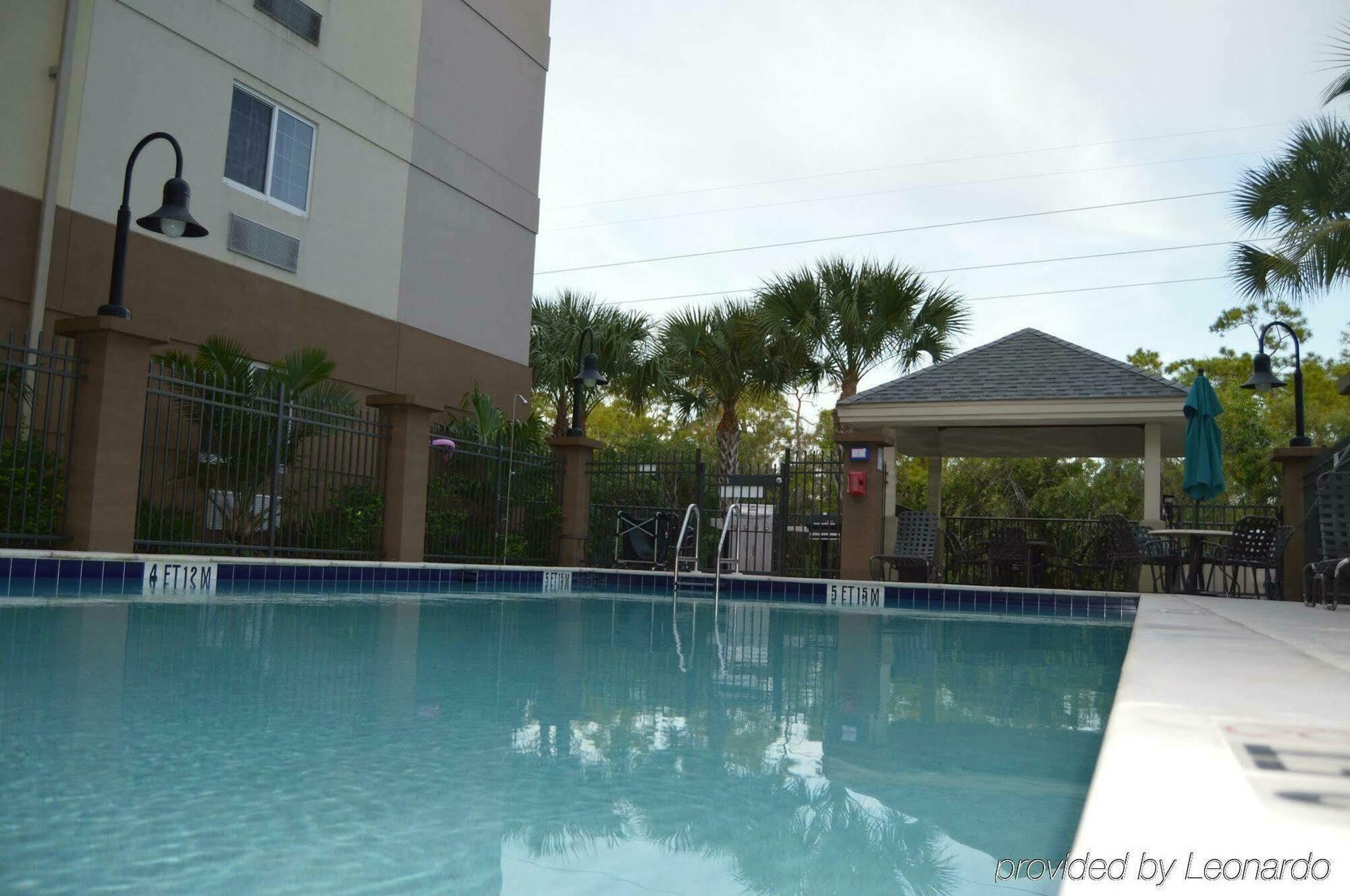 Candlewood Suites Fort Myers/Sanibel Gateway By Ihg Ngoại thất bức ảnh